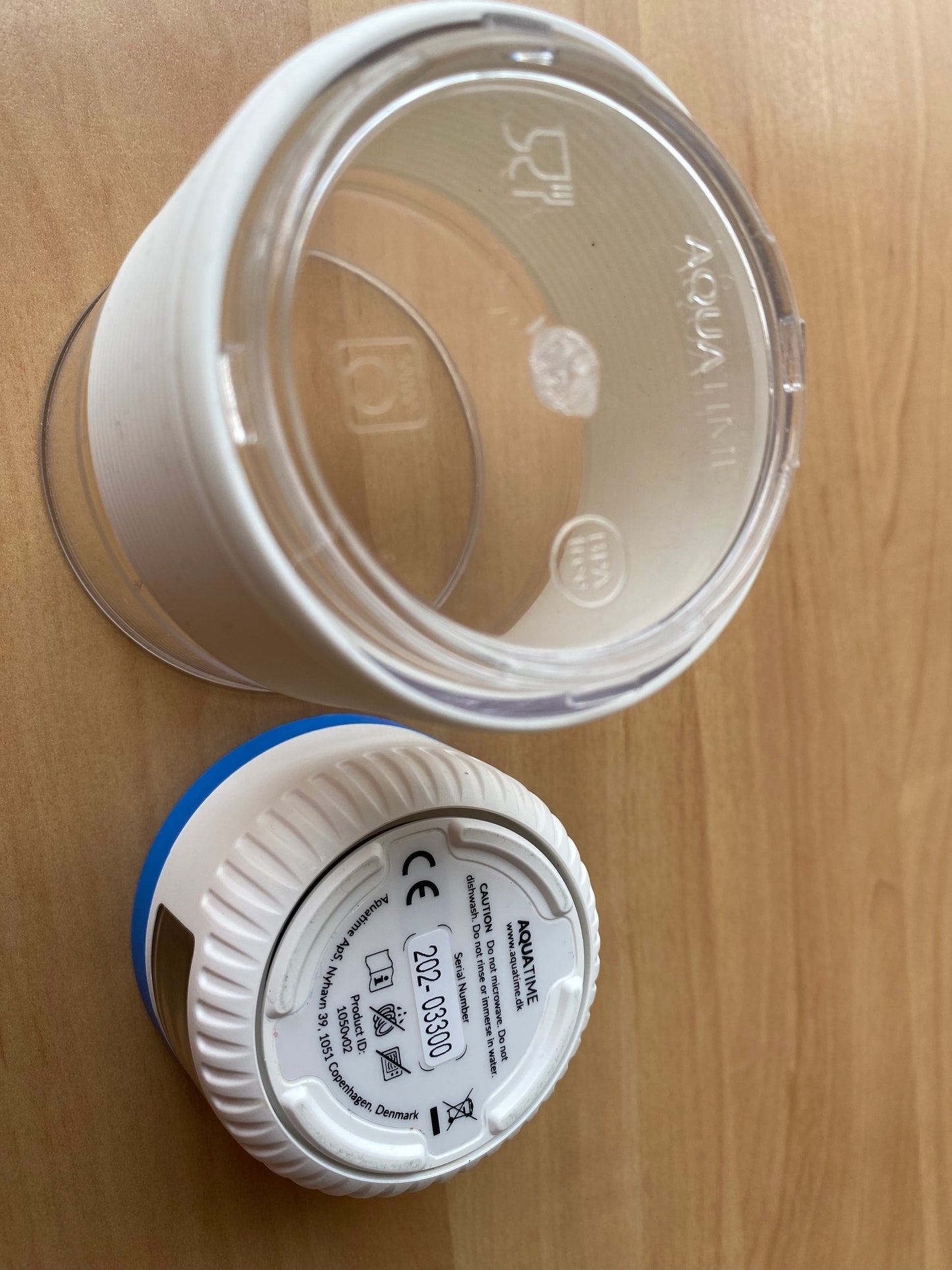 AquaTime: slim drinkglas stimuleert en monitort 24/7 vochtinname