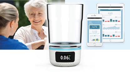 AquaTime: slim drinkglas stimuleert en monitort 24/7 vochtinname